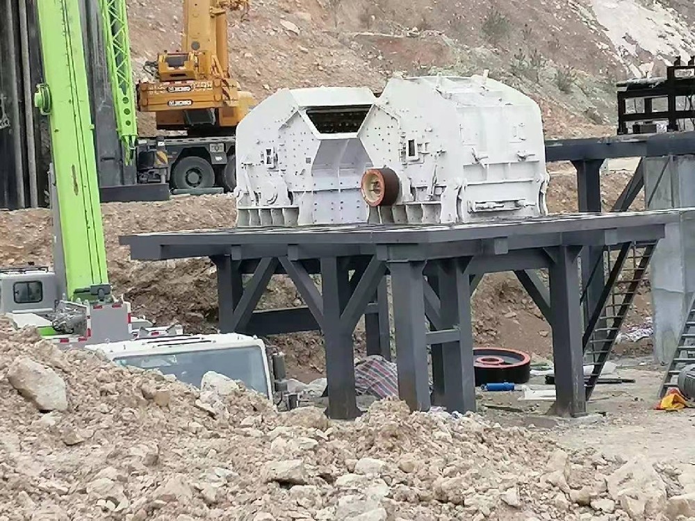 湖南怀化山路重工承建砂石线现场
